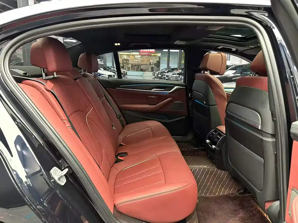 BMW 5 Series — миниатюра 6