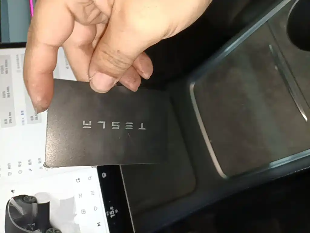 Tesla Model Y — миниатюра 9