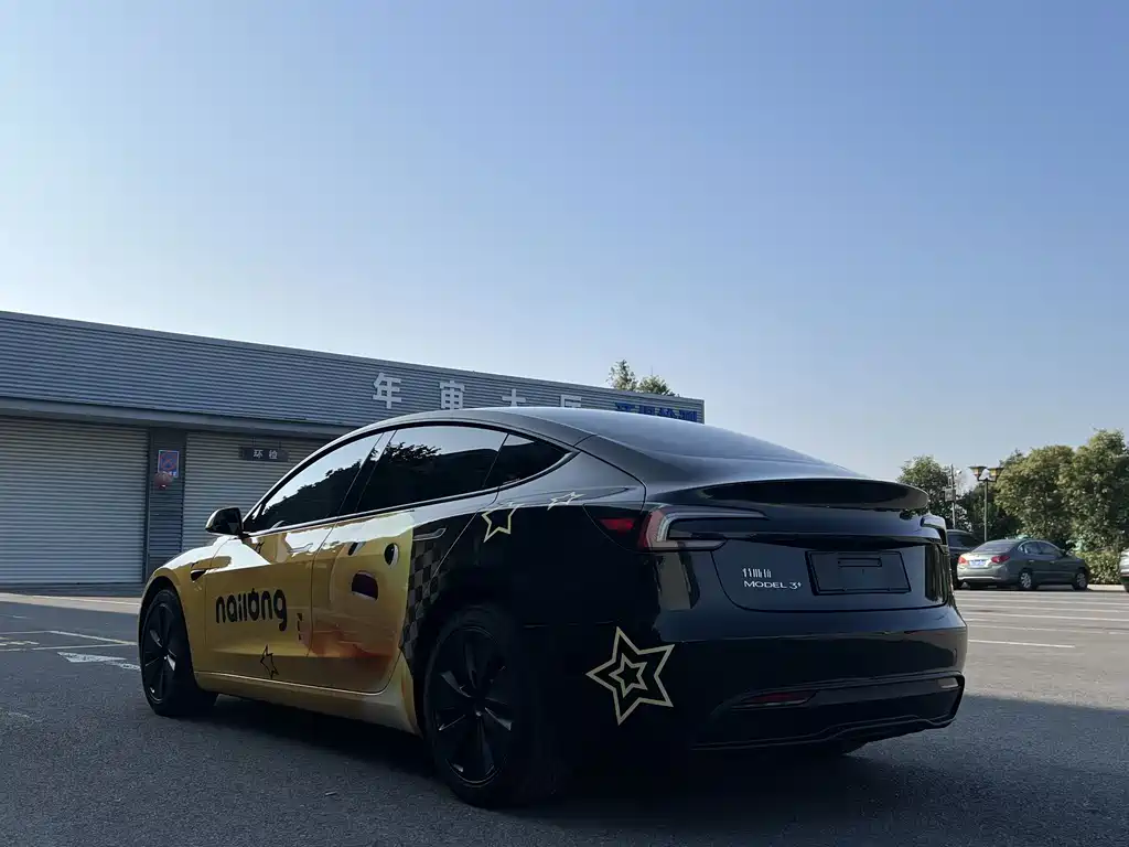 Tesla Model 3 — миниатюра 11