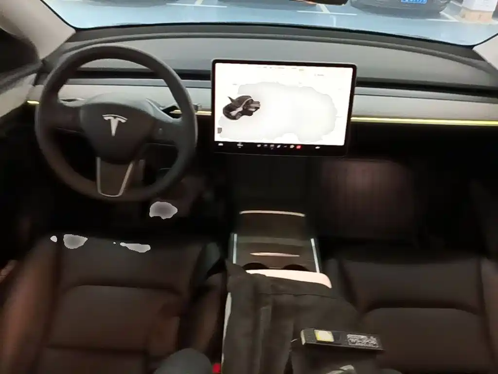 Tesla Model Y — миниатюра 10