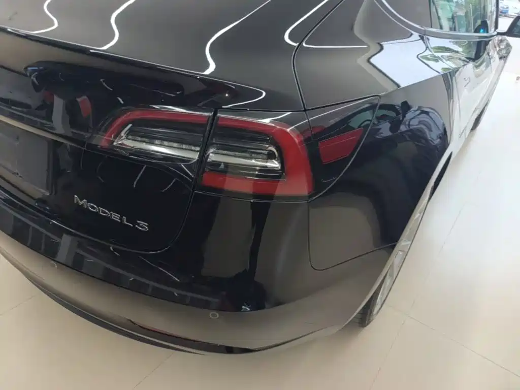 Tesla Model 3 — миниатюра 8