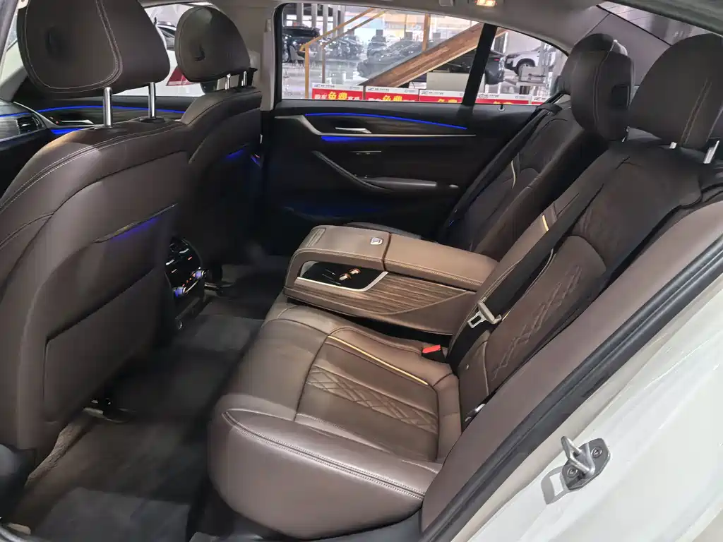 BMW 5 Series New Energy — миниатюра 19