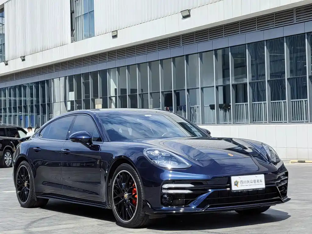 PORSCHE PANAMERA