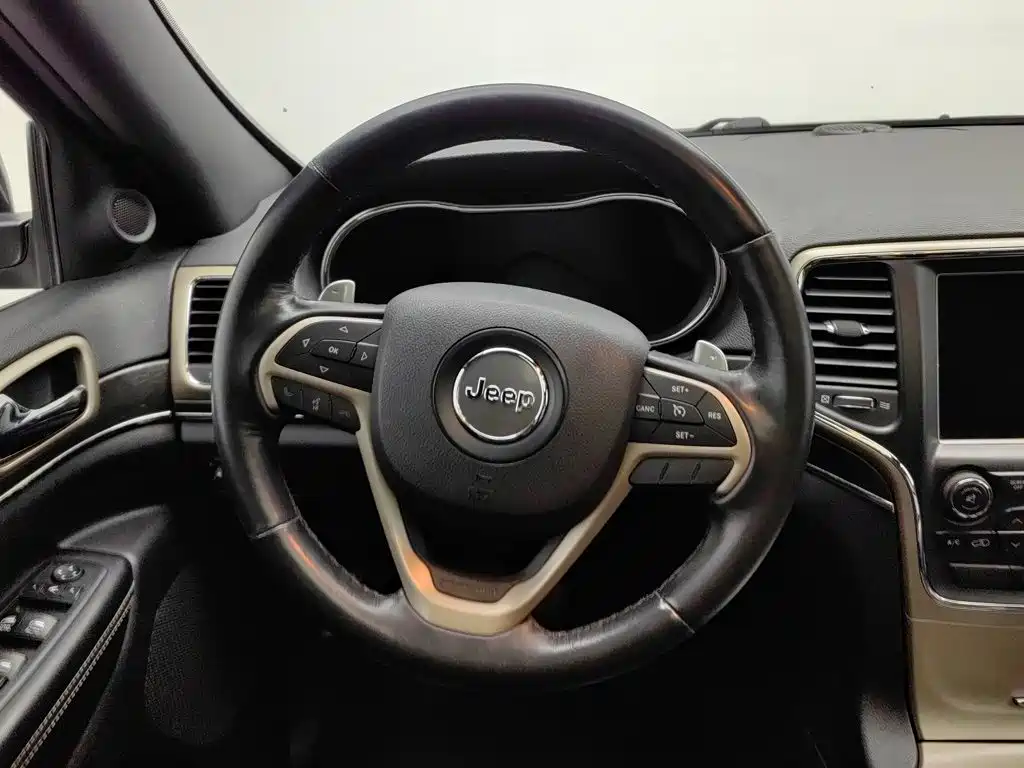 Jeep Grand Cherokee (Import) — миниатюра 11