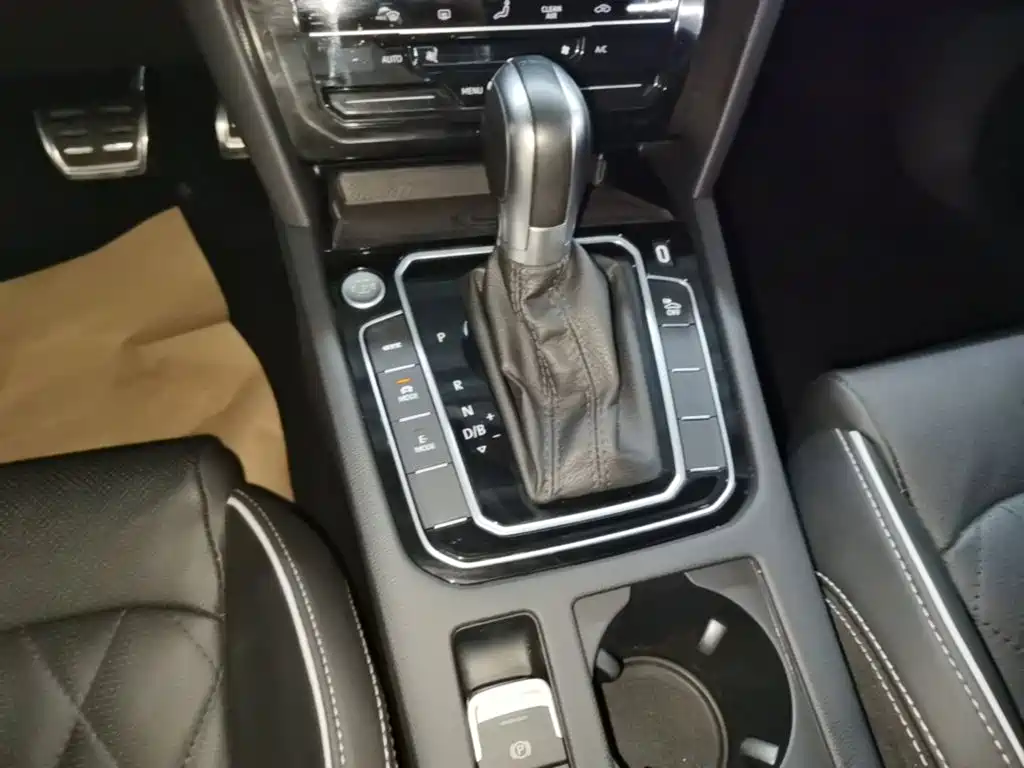 Volkswagen Magotan PHEV — миниатюра 14