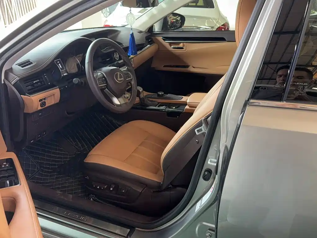 Lexus ES — миниатюра 12