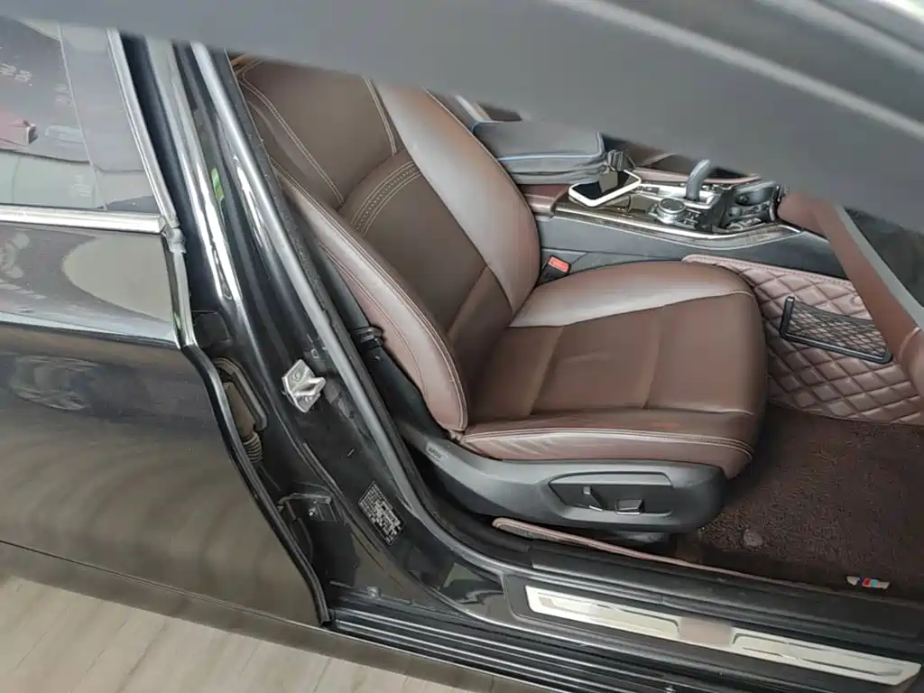 BMW 5 Series — миниатюра 25