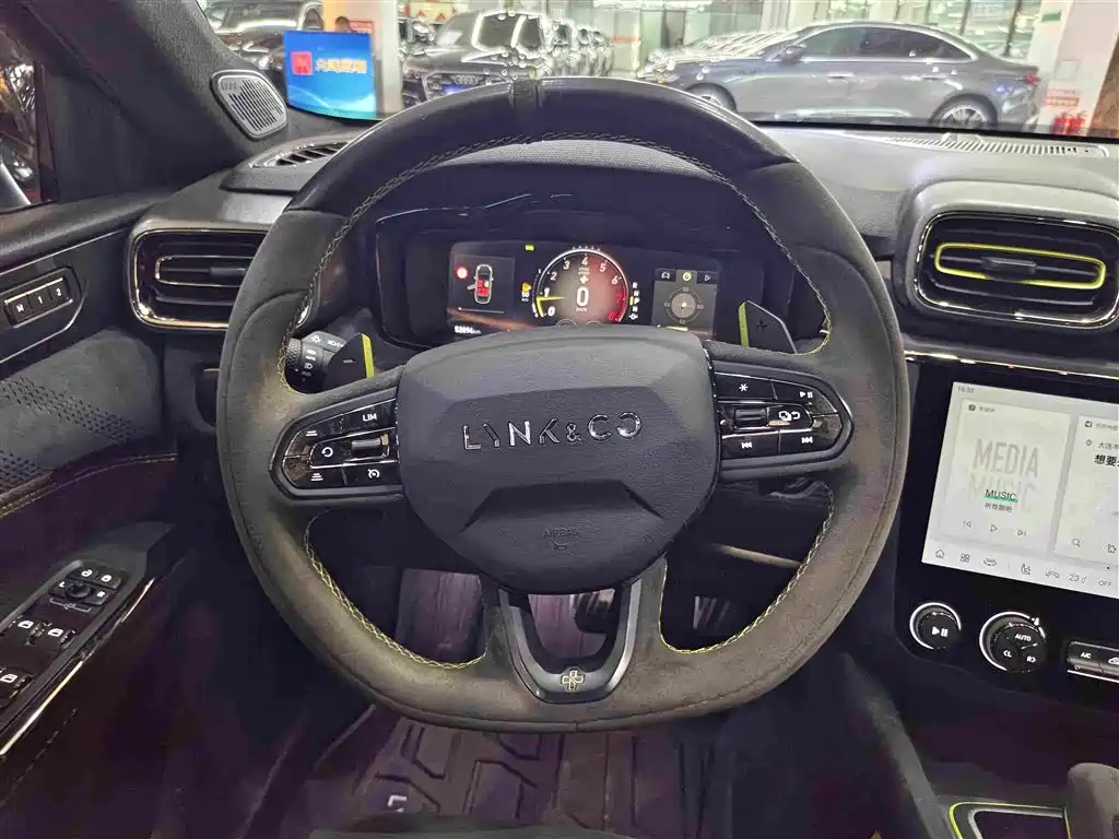 Lynk & Co 03 — миниатюра 8