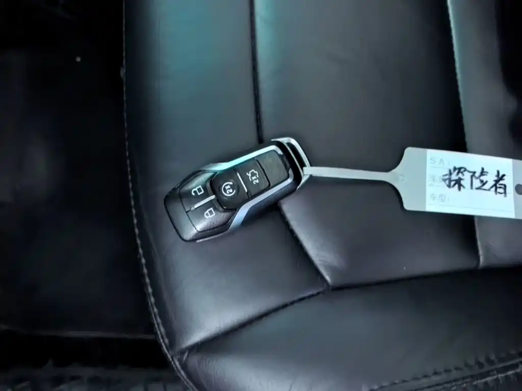Ford Explorer (Import) — миниатюра 9