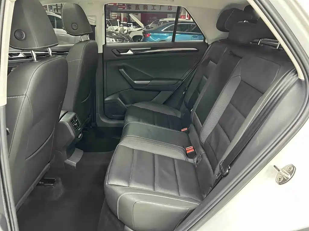 Volkswagen T-Roc — миниатюра 9