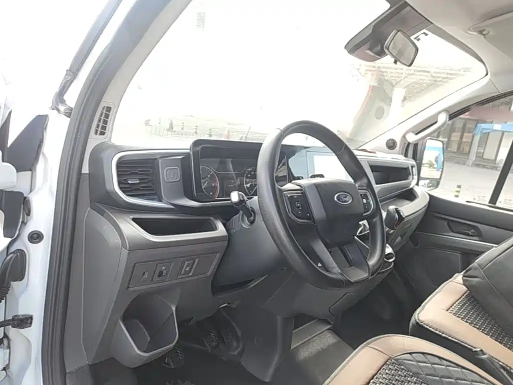 Ford Transit — миниатюра 6