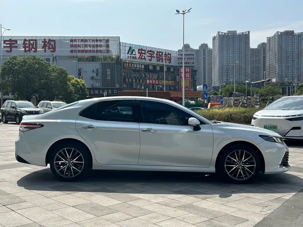 Toyota Camry — миниатюра 5