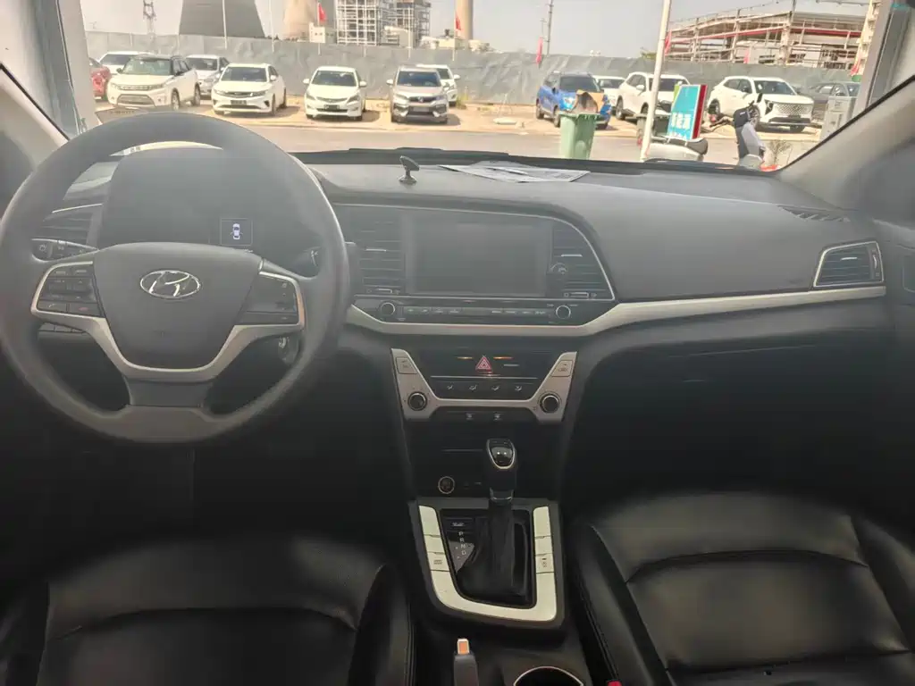 Hyundai Elantra — миниатюра 11