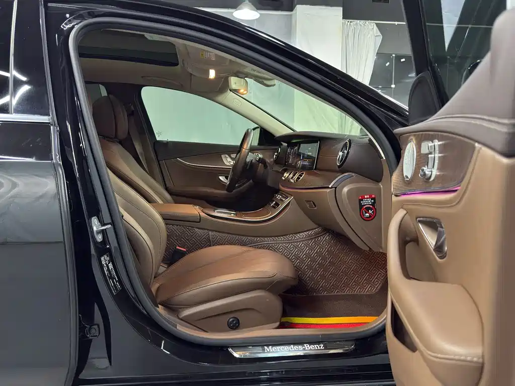 Mercedes-Benz E-Class — миниатюра 11