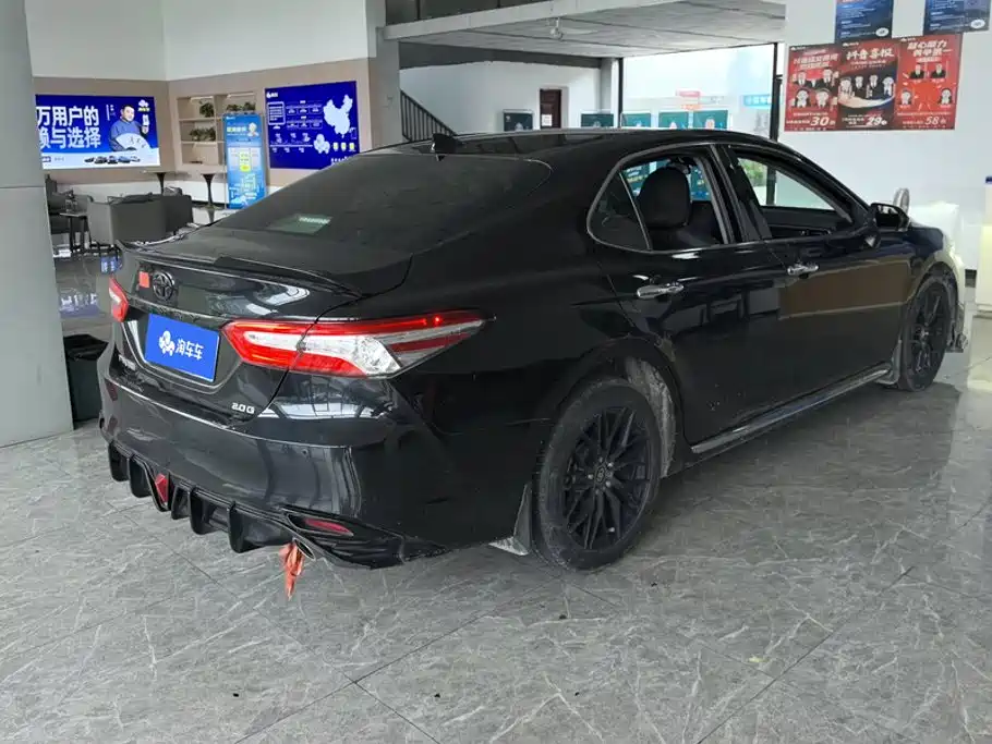 Toyota Camry — миниатюра 3