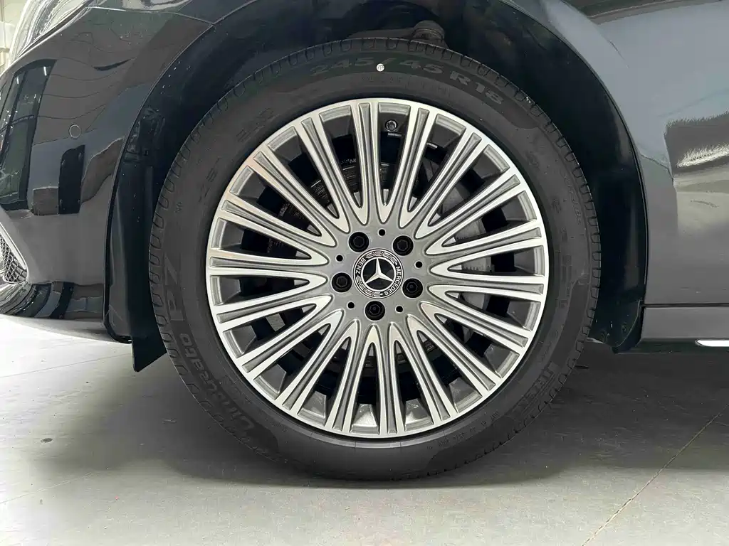 Mercedes-Benz E-Class — миниатюра 3