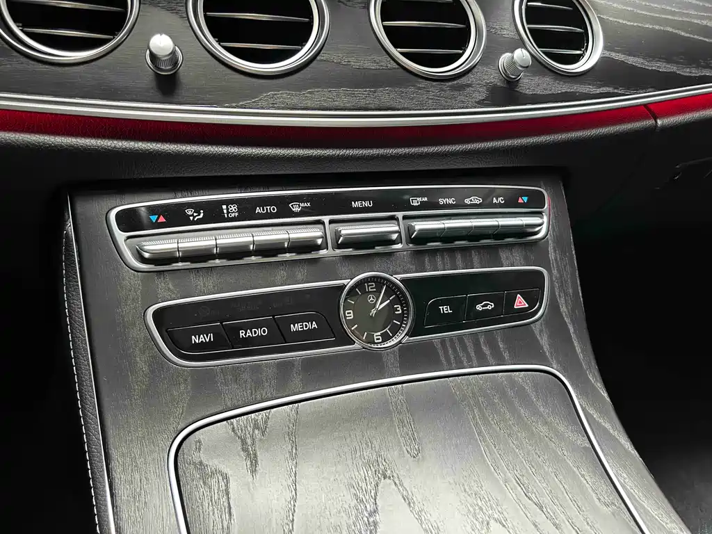 Mercedes-Benz E-Class — миниатюра 15