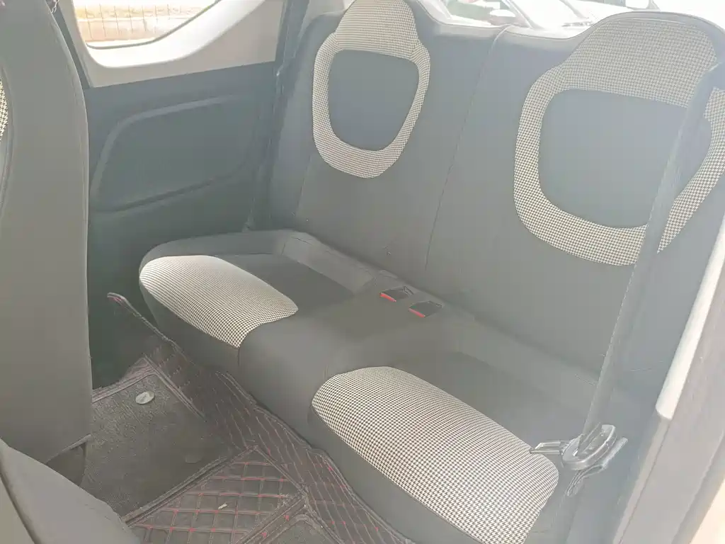 Wuling MINIEV — миниатюра 8