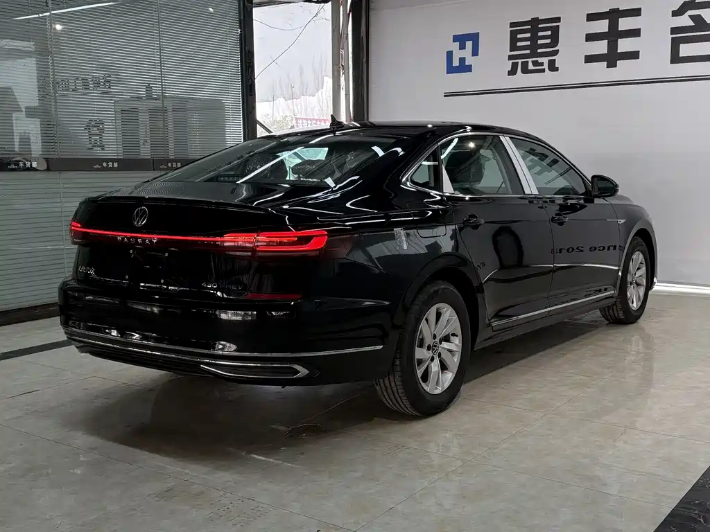 Volkswagen Passat 2025 430PHEV