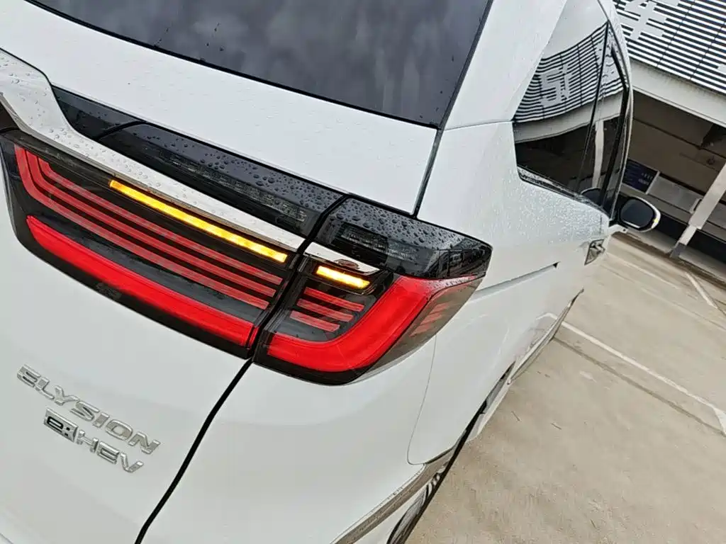 Honda Elysion — миниатюра 8