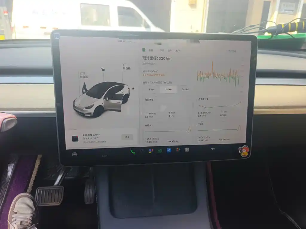 Tesla Model Y — миниатюра 12