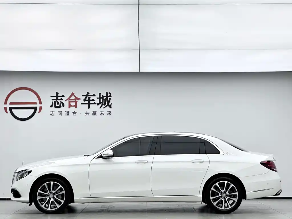Mercedes-Benz E-Class — миниатюра 5