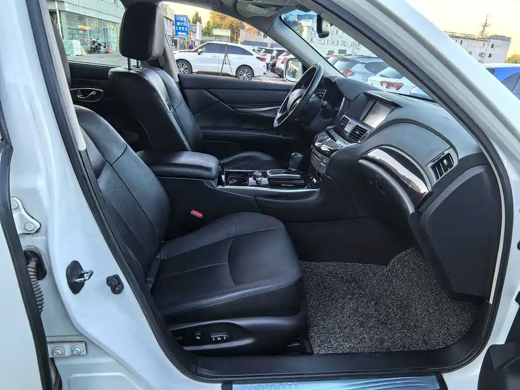 Infiniti Q70 — миниатюра 5