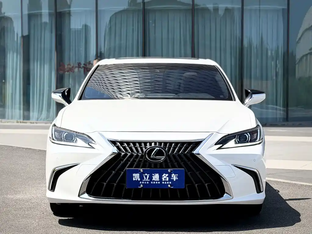 Lexus ES 2022 300h