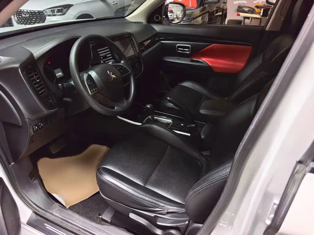 Mitsubishi Outlander — миниатюра 16