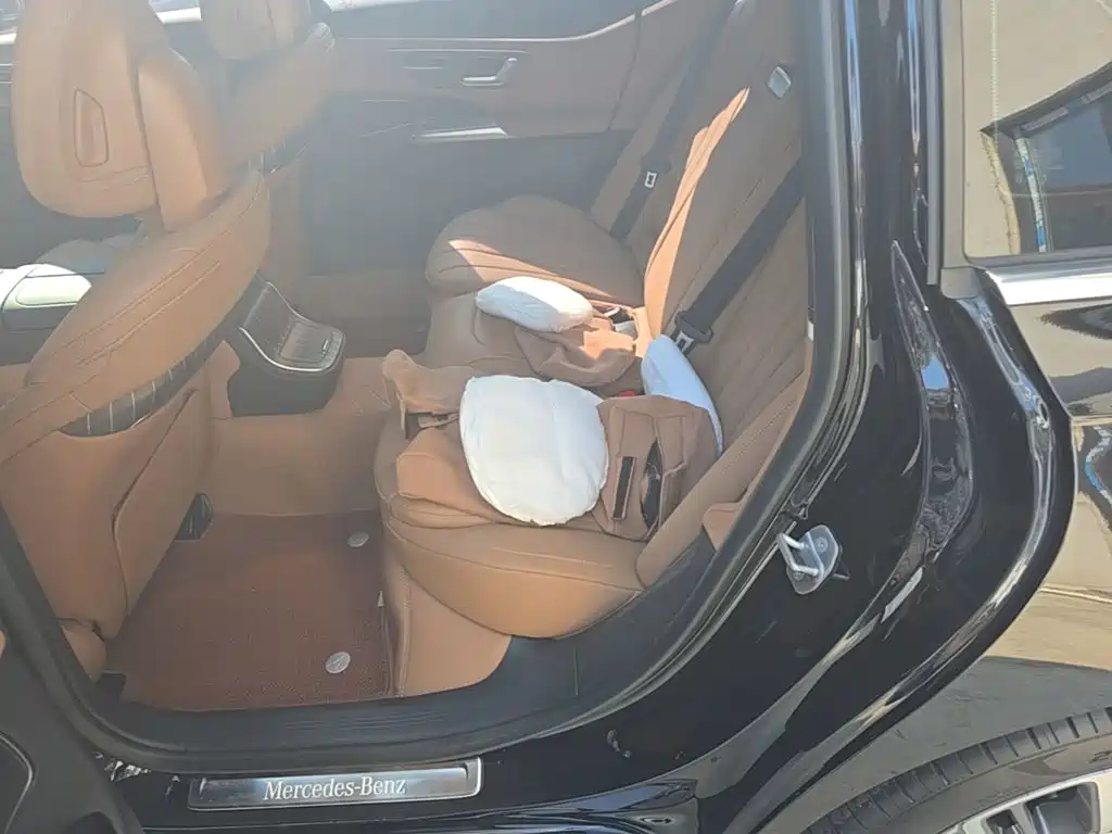 Mercedes-Benz E-Class — миниатюра 17