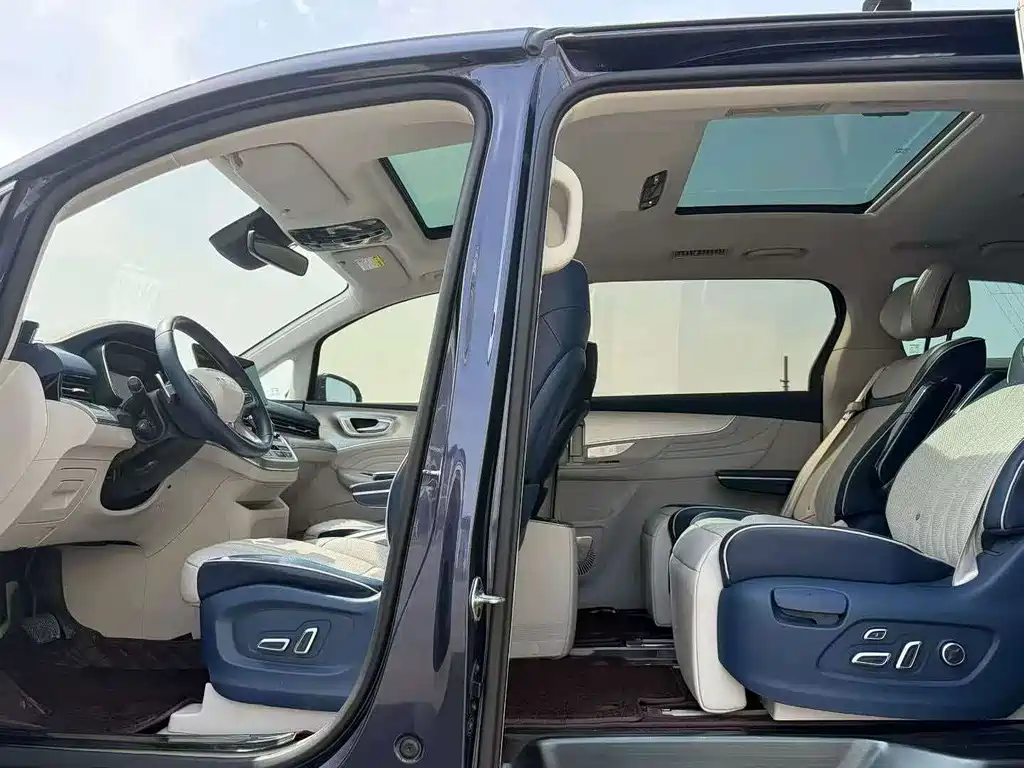 Roewe iMAX8 — миниатюра 4