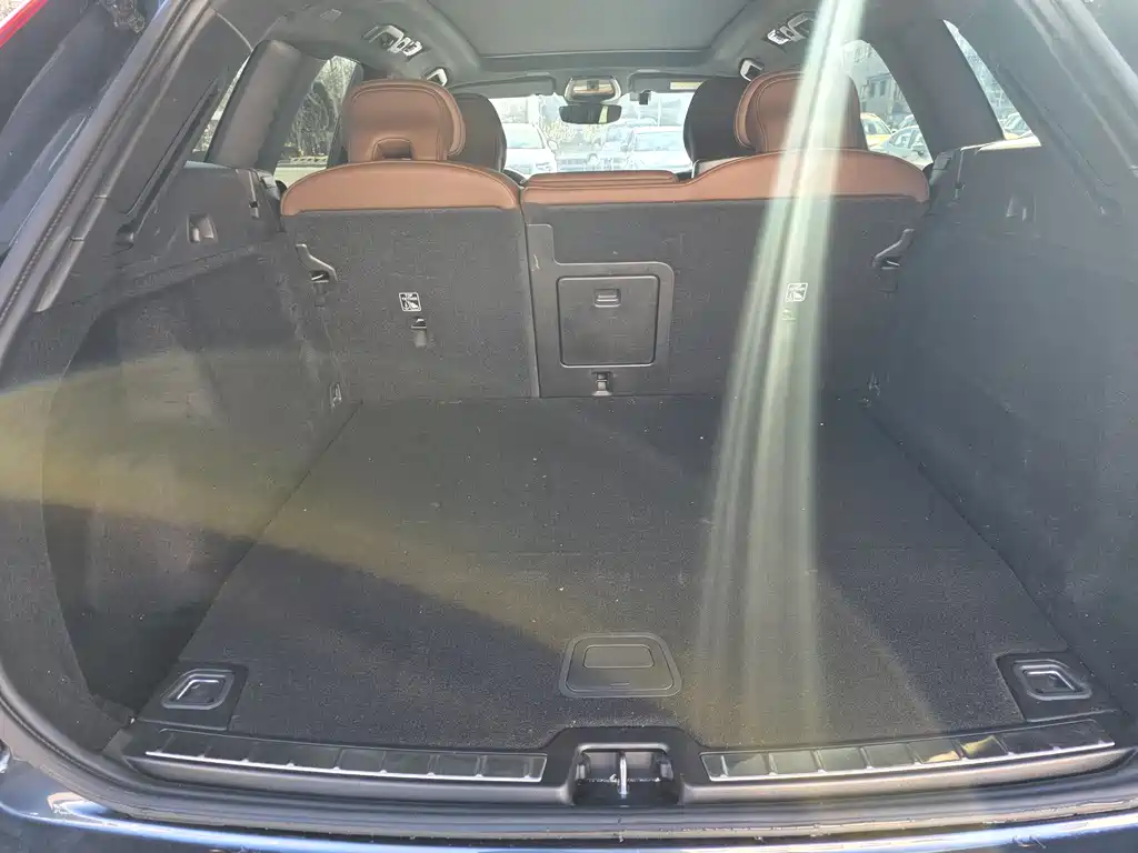 VOLVO XC60 PLUG IN HYBRID