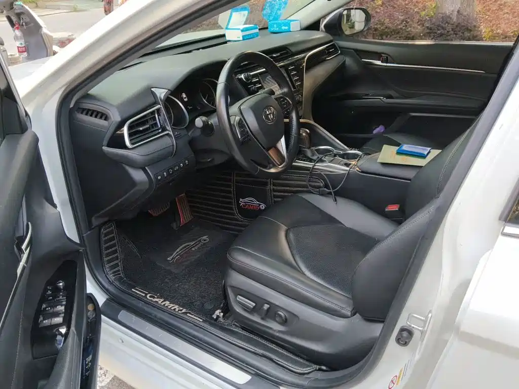 Toyota Camry — миниатюра 14