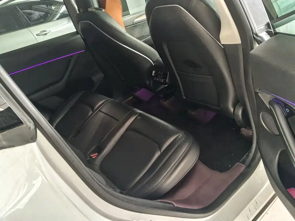 Tesla Model Y — миниатюра 8