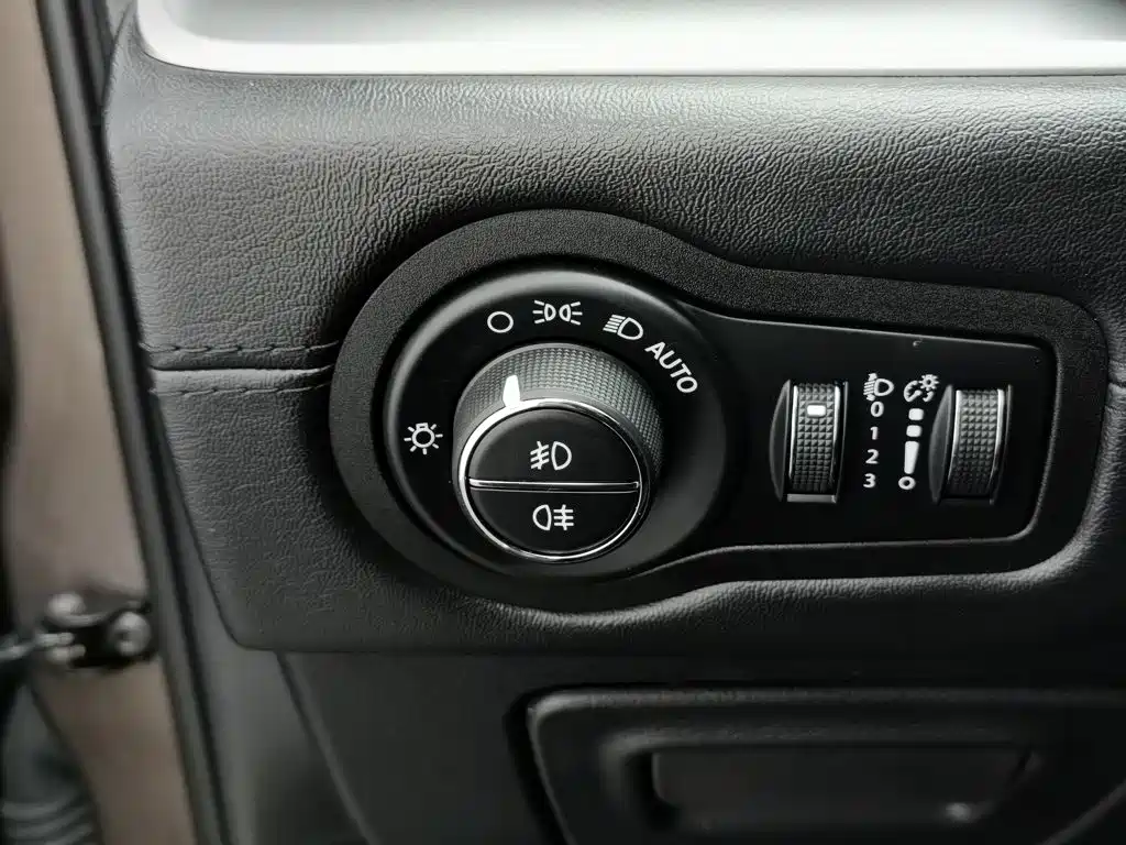 Jeep Commander — миниатюра 21