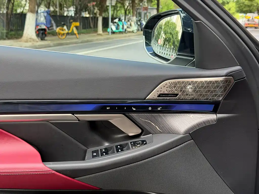 BMW 5 Series — миниатюра 15