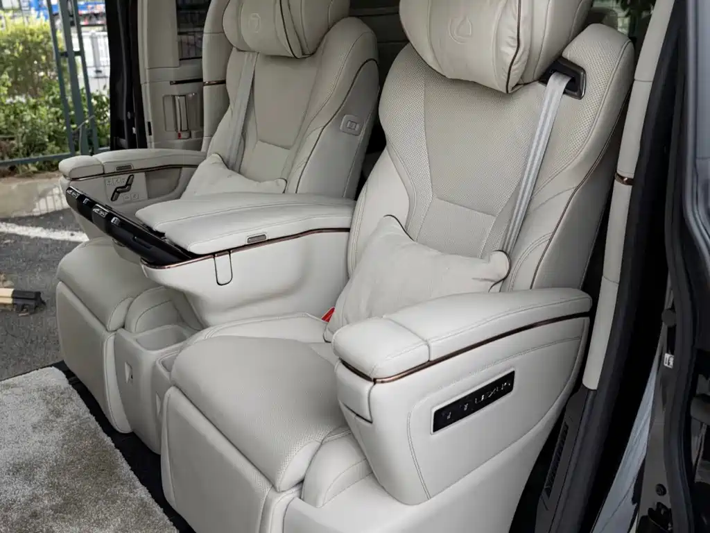 Lexus LM — миниатюра 8