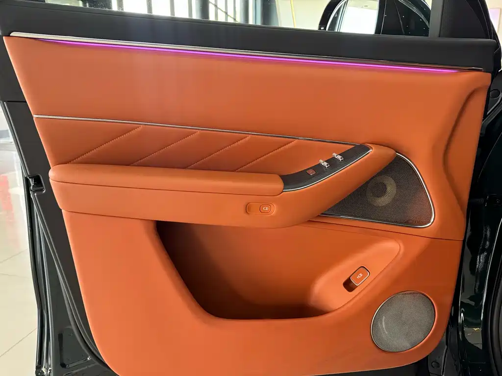 AITO ASK THE WORLD M8