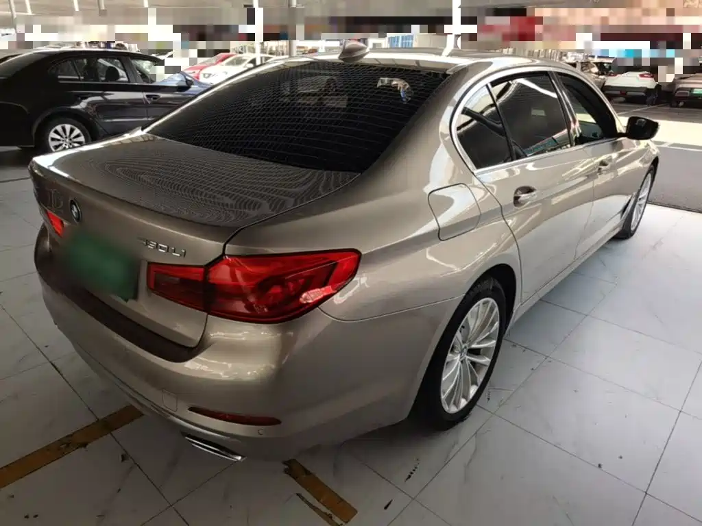 BMW 5 Series — миниатюра 7