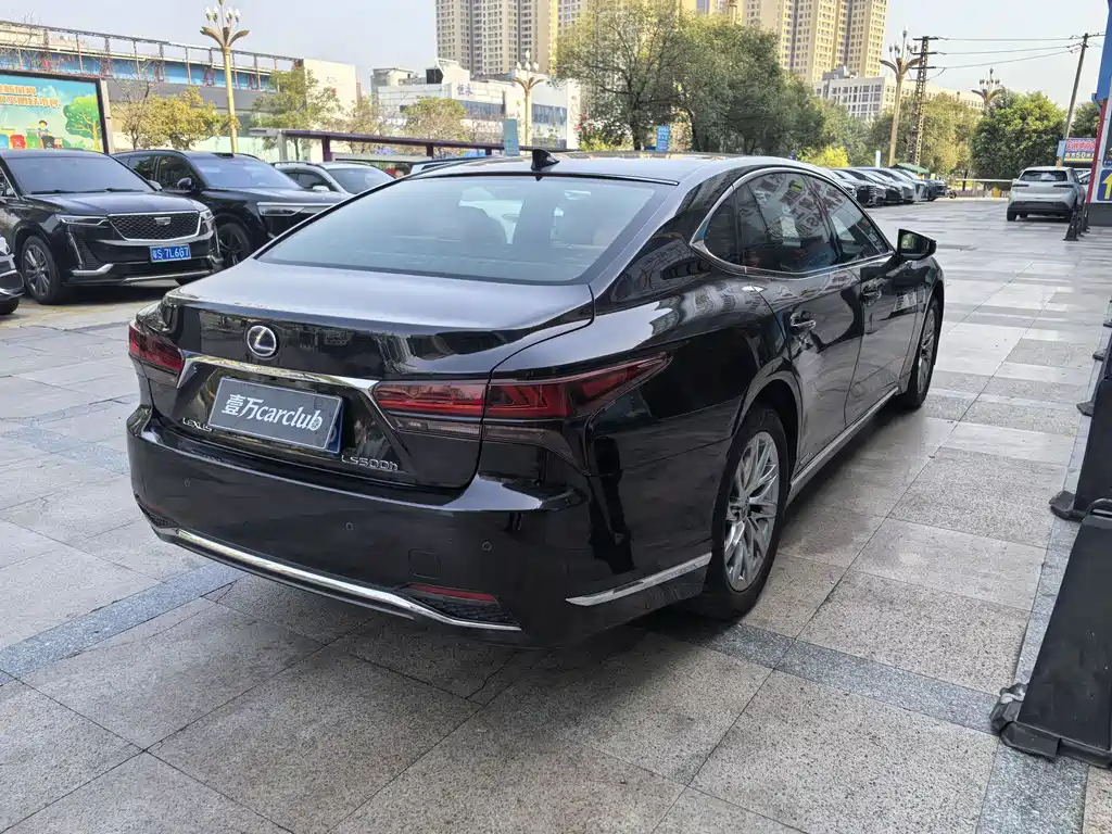 Lexus LS — миниатюра 15