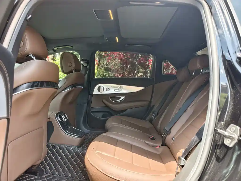 Mercedes-Benz E-Class — миниатюра 8