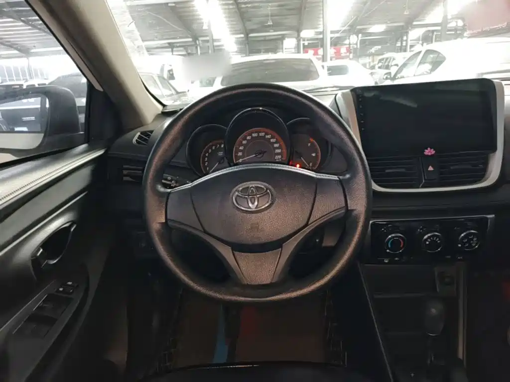 Toyota Yaris L — миниатюра 11