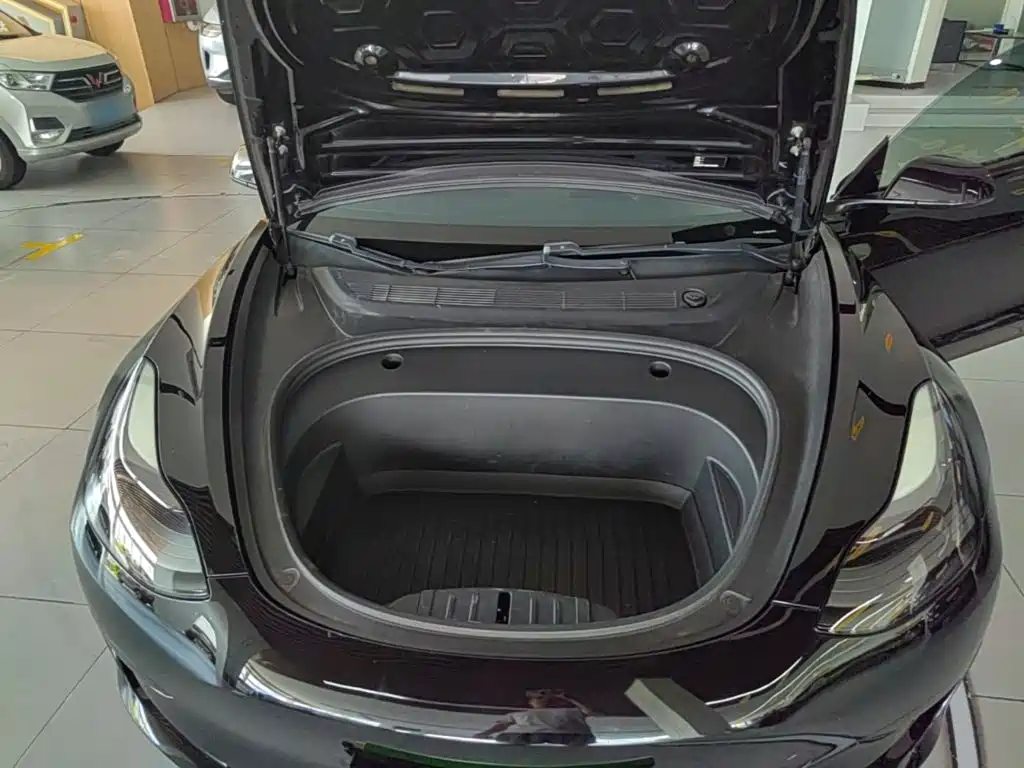 Tesla Model 3 — миниатюра 20