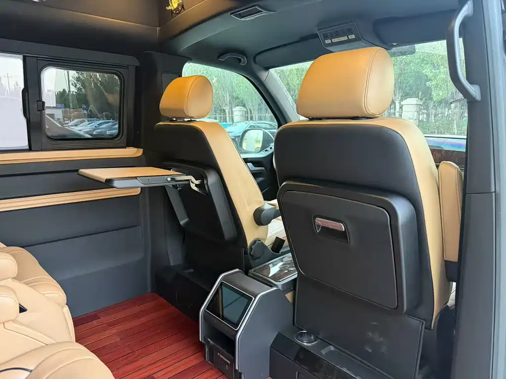 Volkswagen Caravelle — миниатюра 8