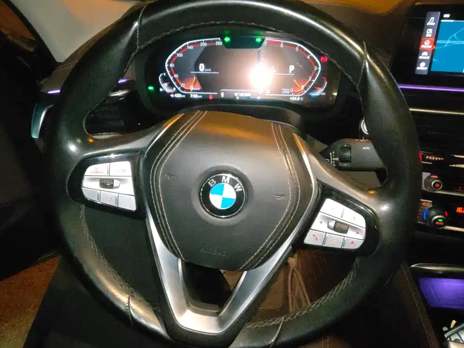 BMW 5 Series — миниатюра 15