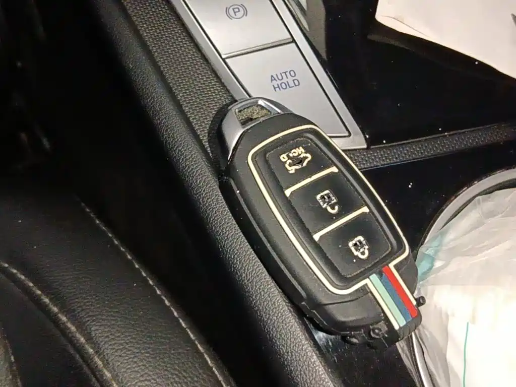 Hyundai Elantra — миниатюра 9