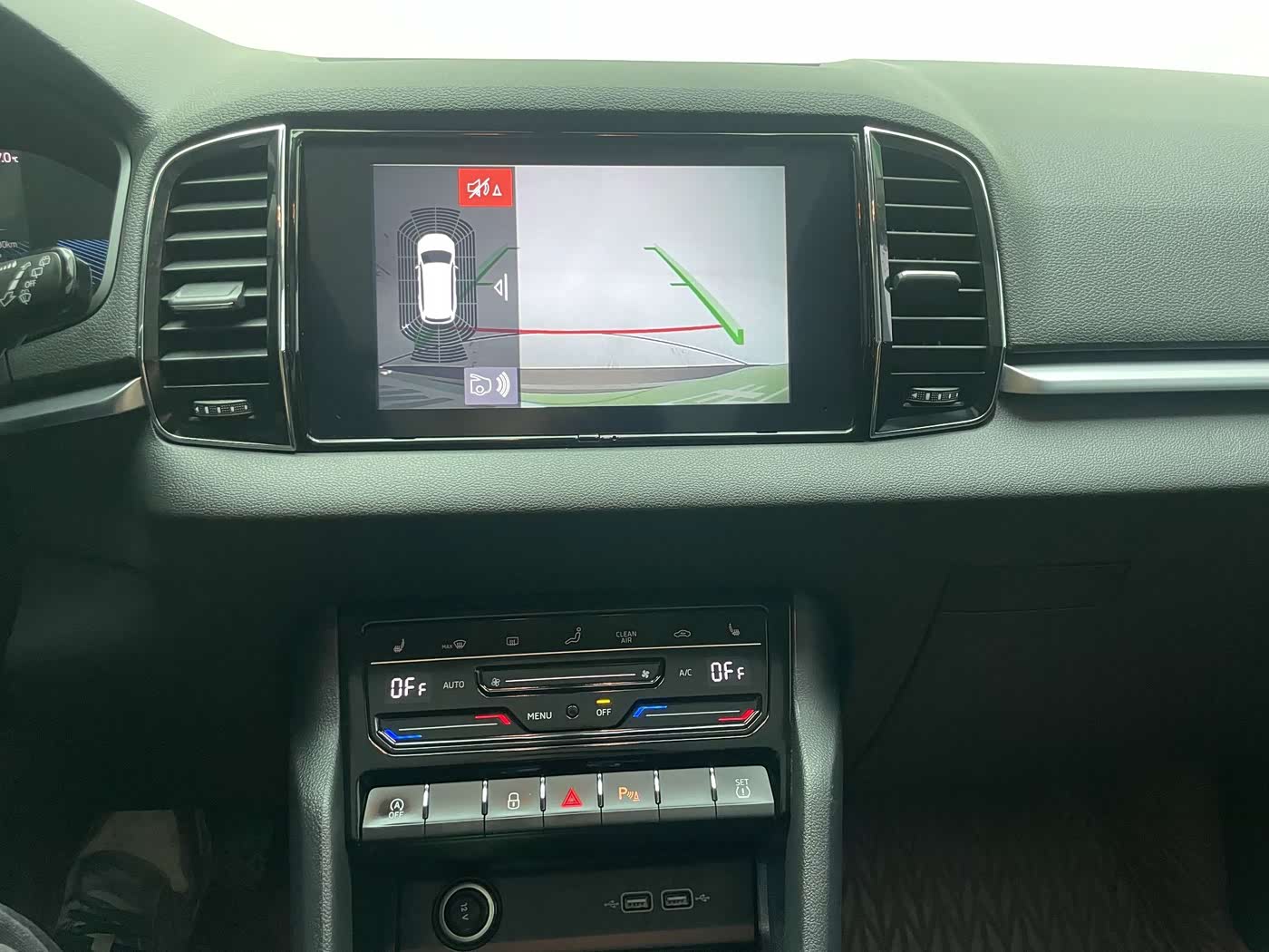Volkswagen Passat 1.4 л 2023 г. шампань/коричневый, пробег 38500 км
