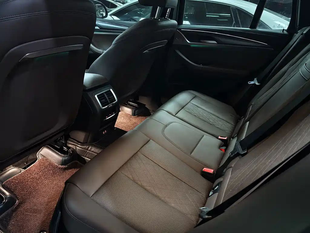 BMW X3 — миниатюра 11