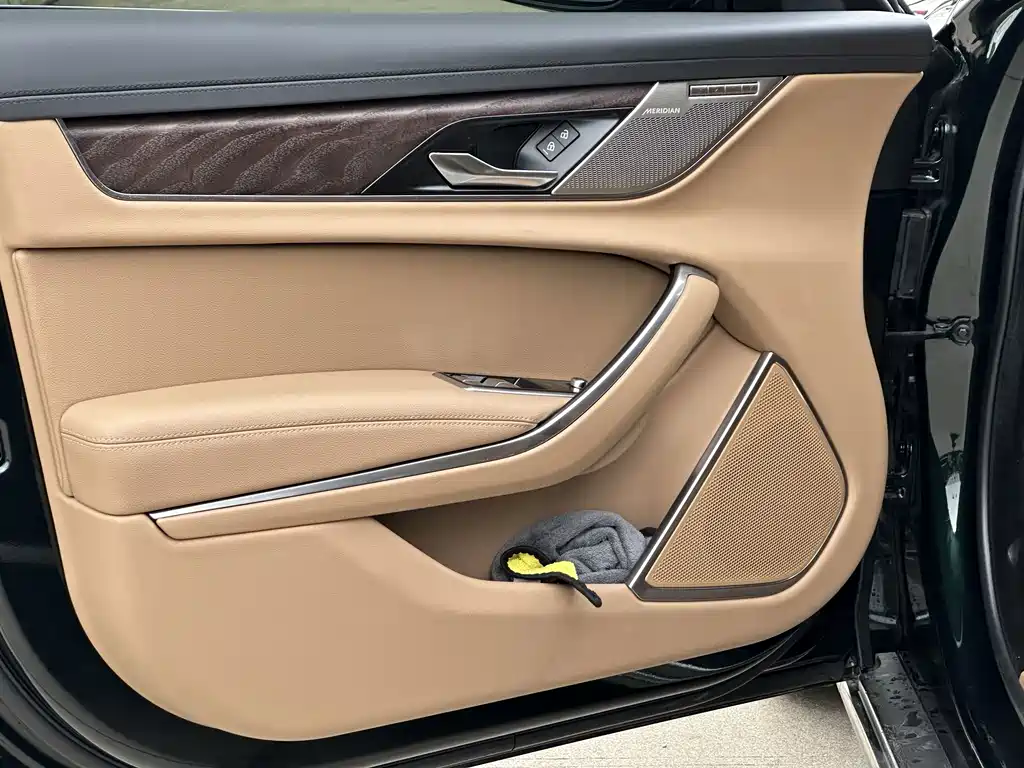 Jaguar XFL — миниатюра 12