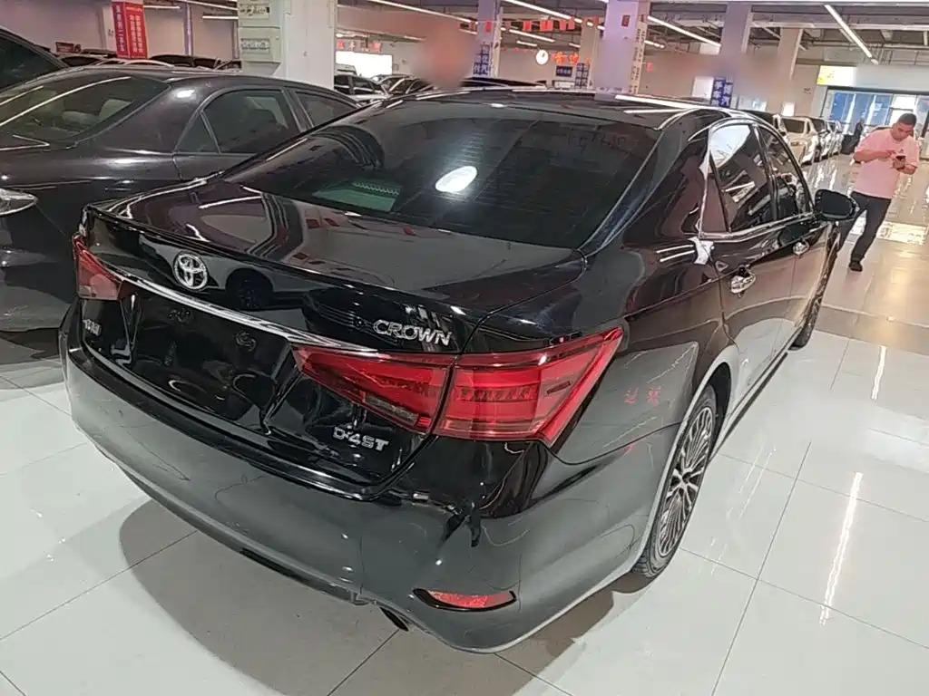 Toyota Crown — миниатюра 7
